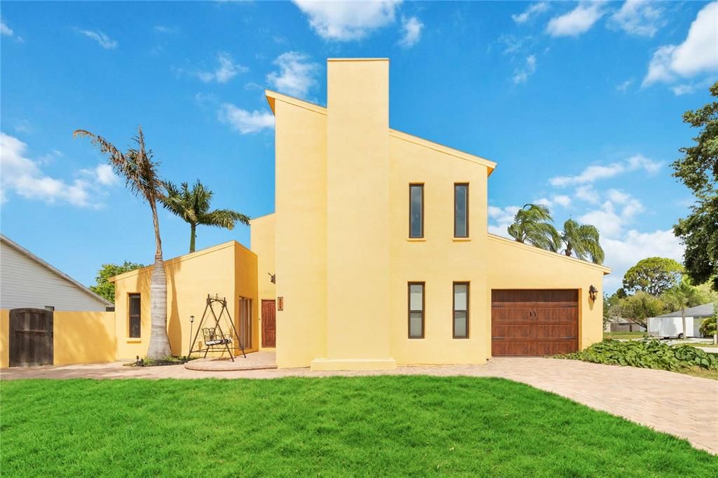 Attached, Backyard, Exterior, Facade, Modern