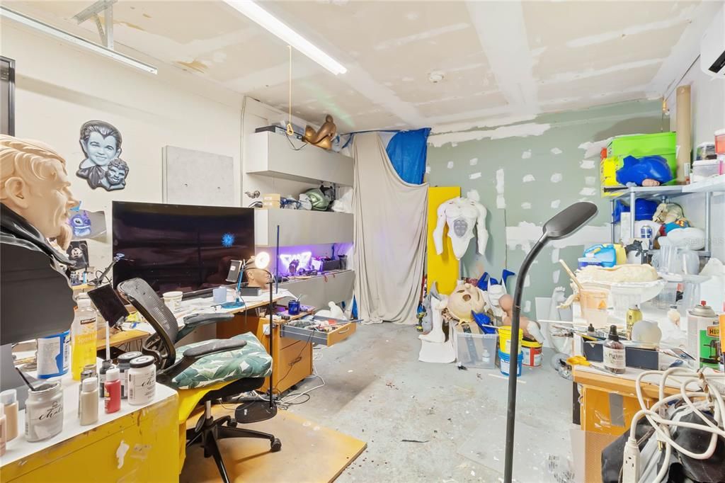 Home Office, Interior