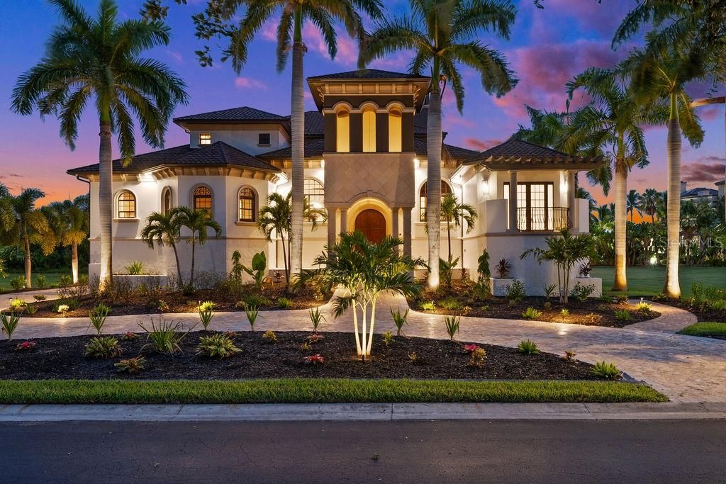 Exterior, Facade, Mediterranean