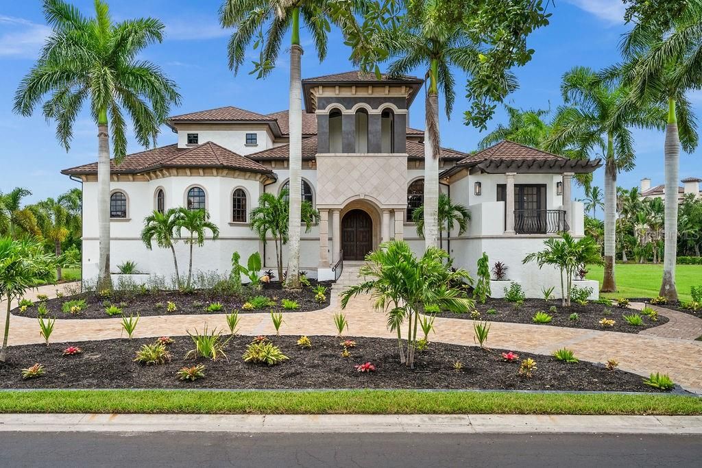 Exterior, Facade, Mediterranean