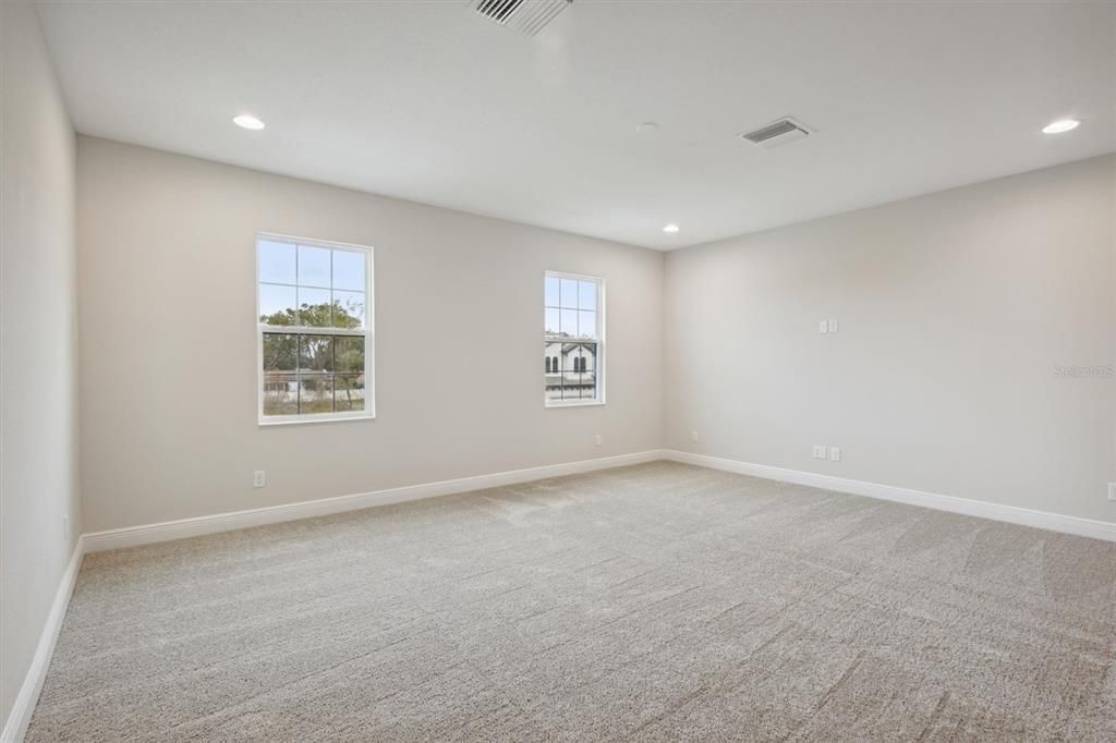 Empty room, Interior, Recessed Lighting