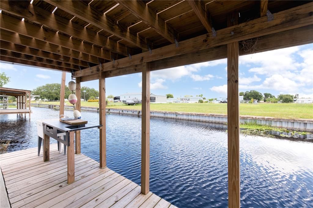 Exterior, Lake