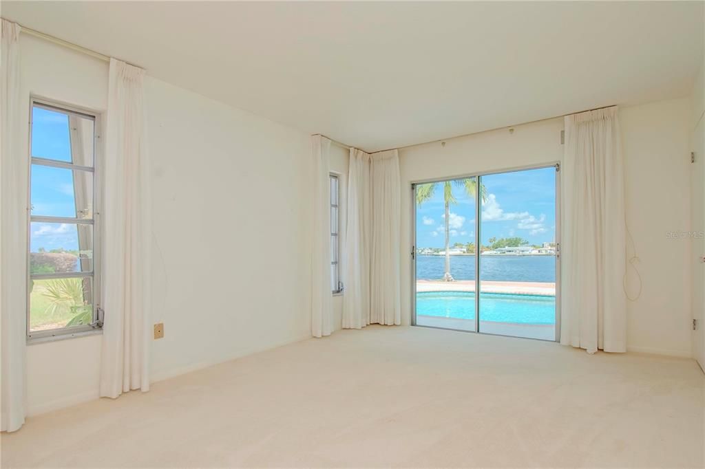 Empty room, Interior, Water