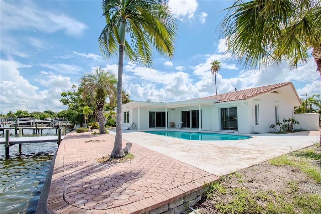 Exterior, Pool