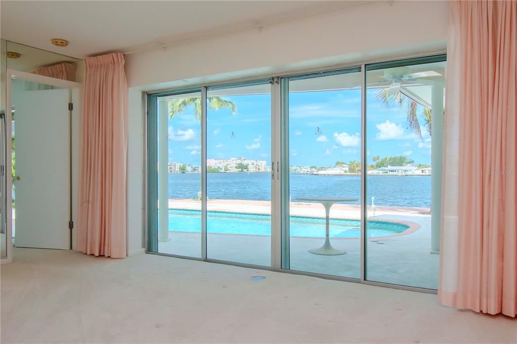 Empty room, Interior, Water