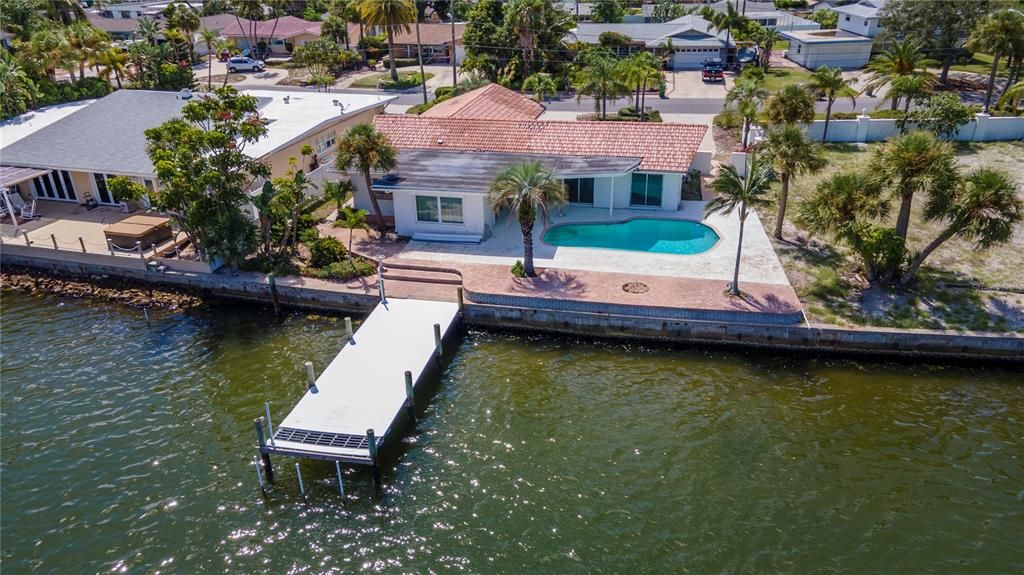 Exterior, Lake