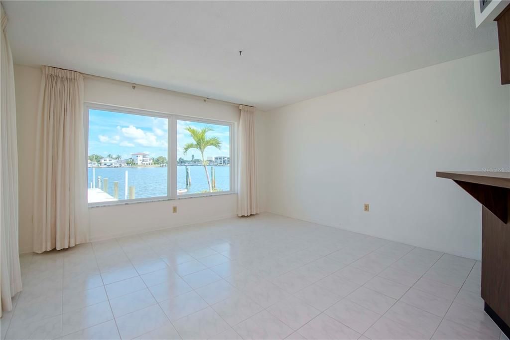 Empty room, Interior, Water