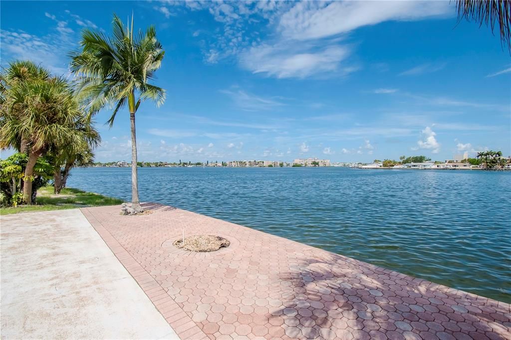 Exterior, Lake