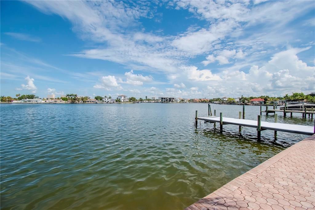 Exterior, Lake