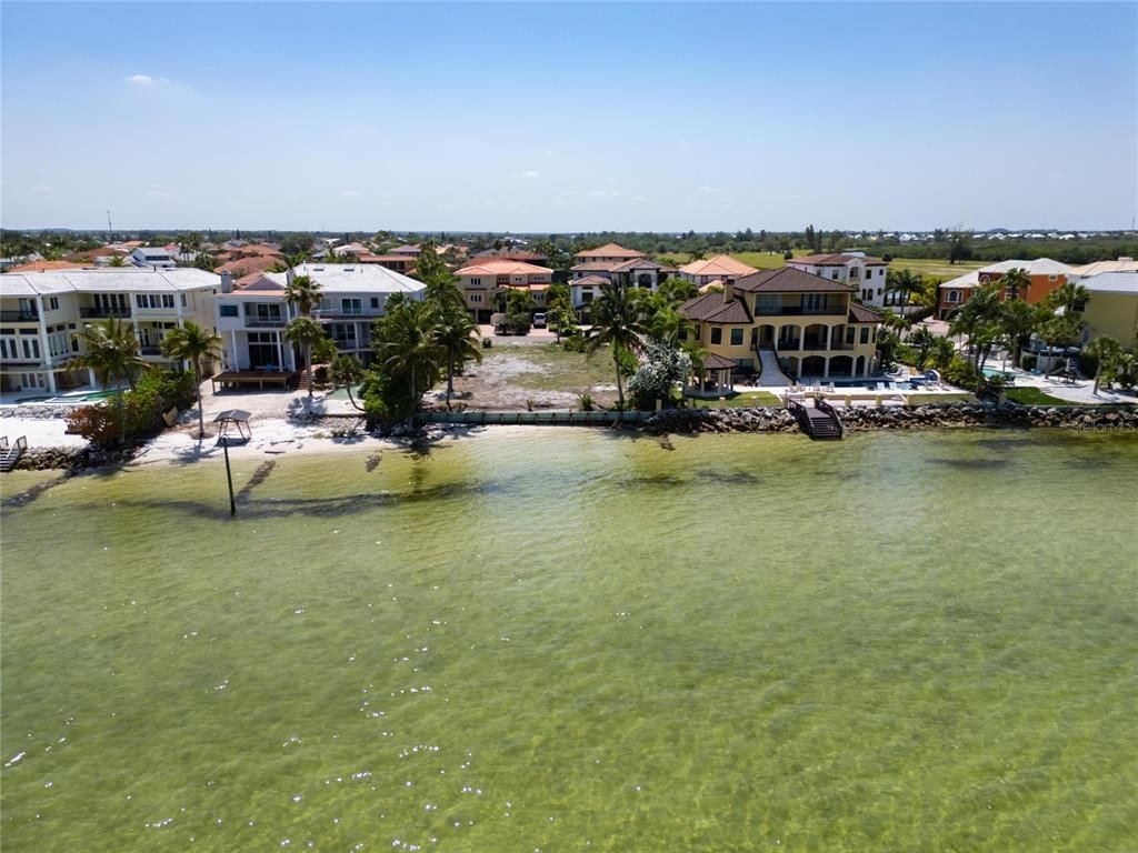 Exterior, Lake
