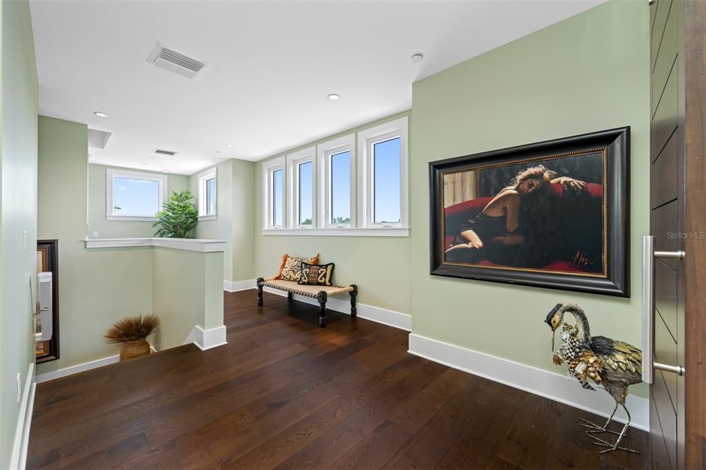 Interior, Recessed Lighting, Wood Texture Flooring