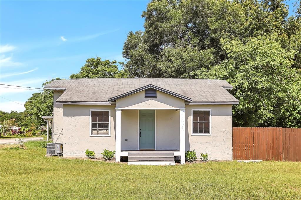Exterior, Facade, Ranch
