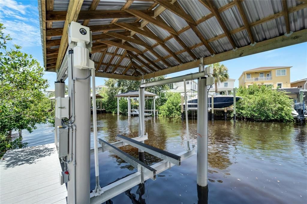 Exterior, Lake