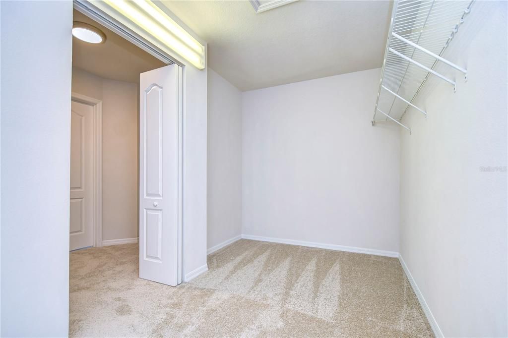 Empty room, Interior, Walk-in Closets