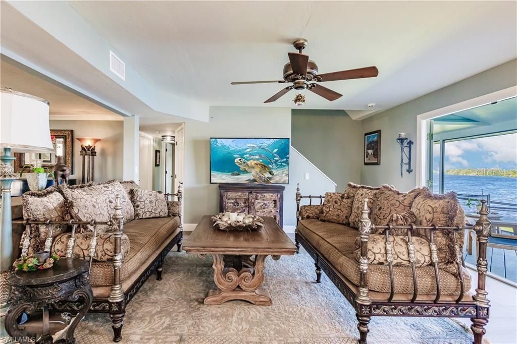 Interior, Living room, Water