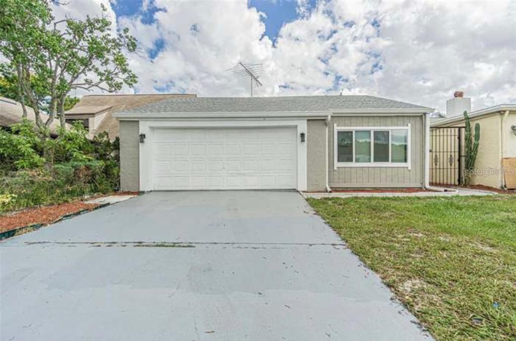 Attached, Exterior, Facade, Ranch