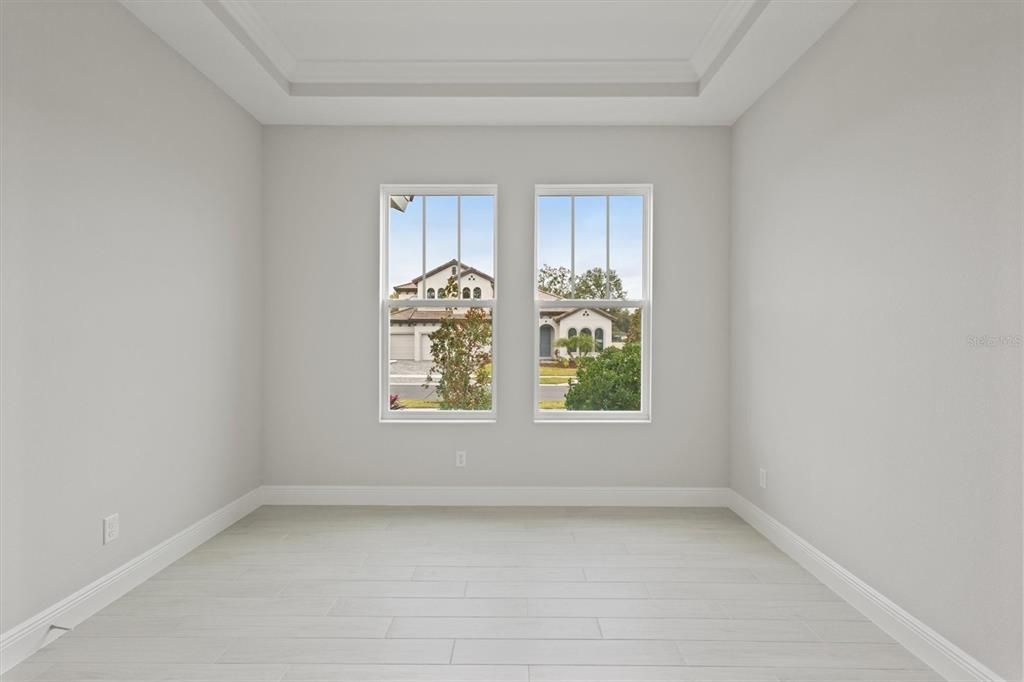 Empty room, Interior