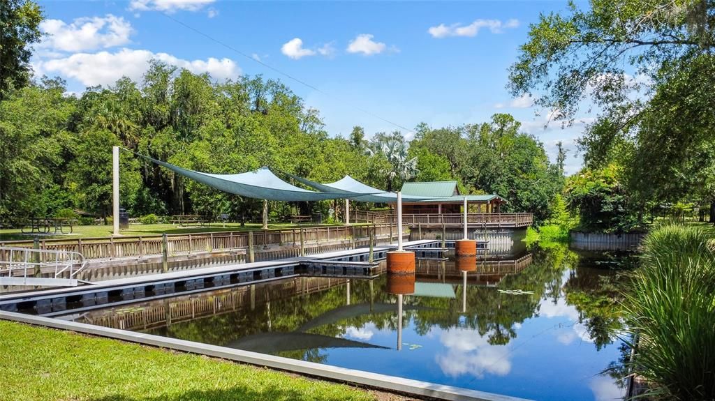 Exterior, Lake