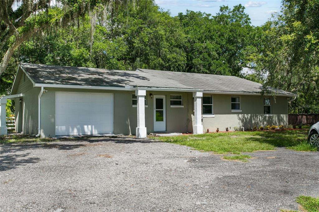 Attached, Exterior, Facade, Ranch