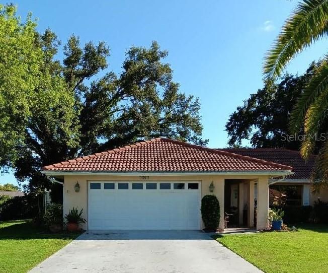 Attached, Exterior, Facade, Mediterranean