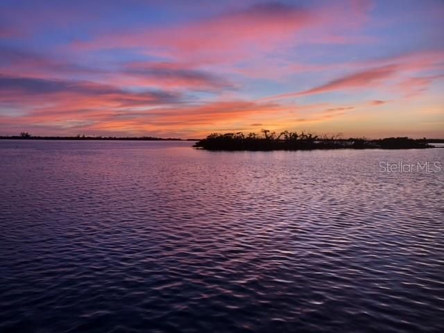 Exterior, Lake