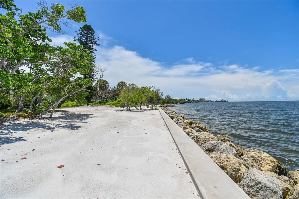 Exterior, Lake