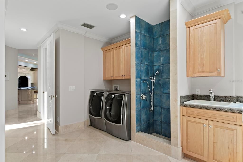Bathroom, Interior, Recessed Lighting, Washer