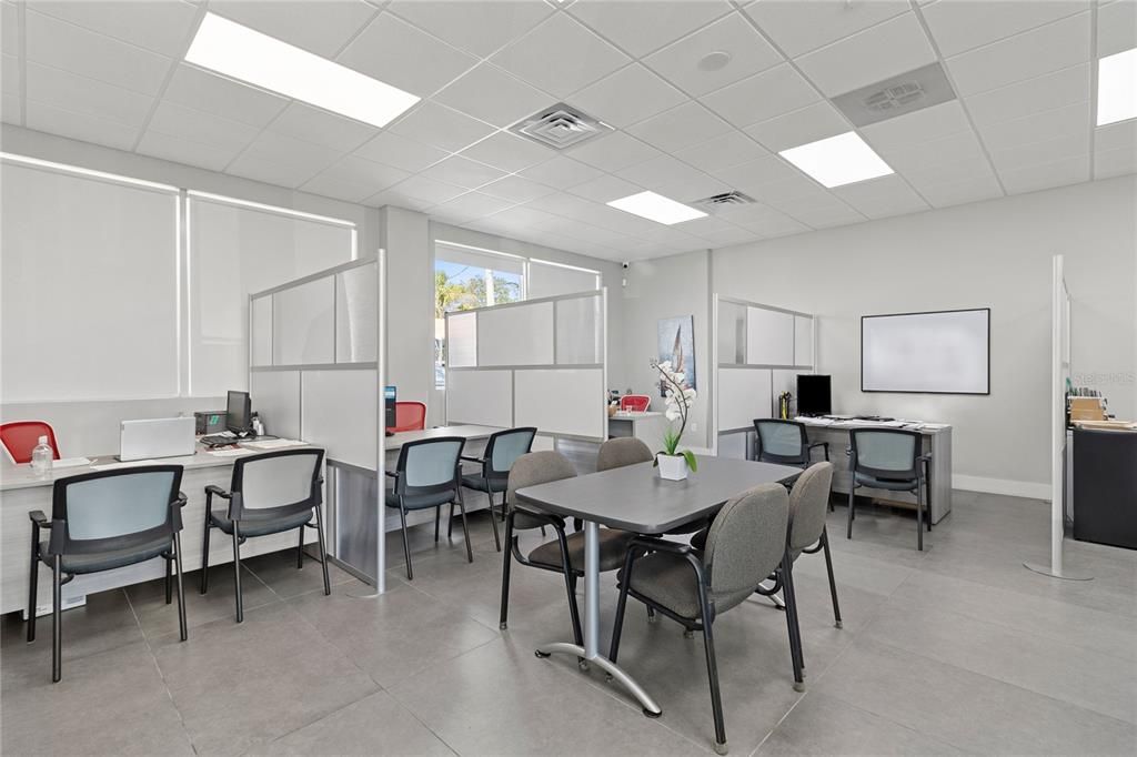 Dining room, Interior, Recessed Lighting
