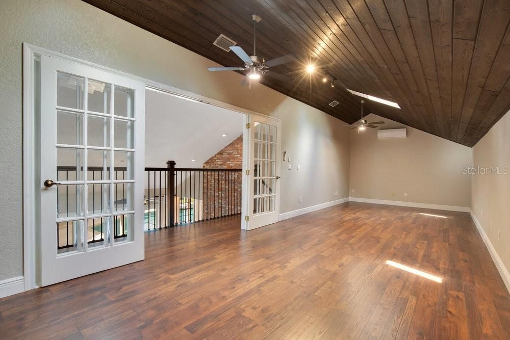 Empty room, Interior, Recessed Lighting, Wooden Ceilings, Wood Texture Flooring