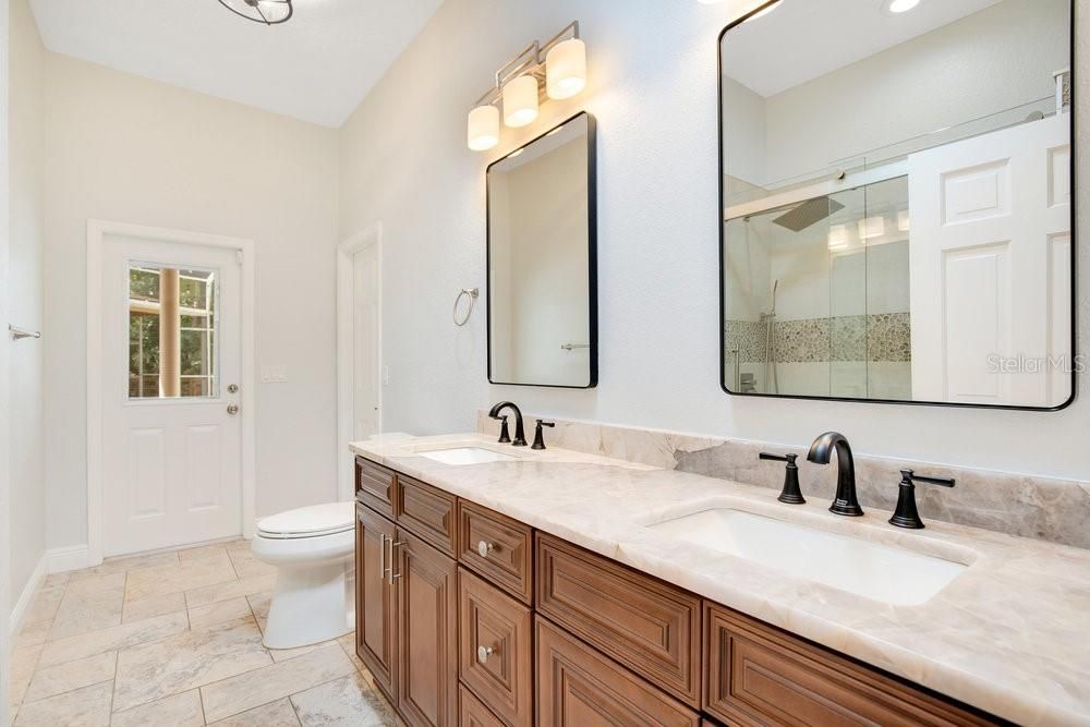 Bathroom, Dual Sink Vanities, Interior, Recessed Lighting