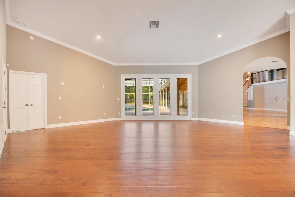 Empty room, Interior, Recessed Lighting, Wood Texture Flooring
