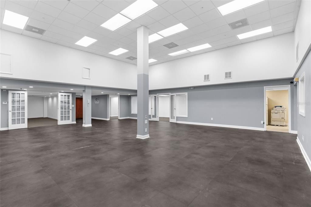 Empty room, Interior, Recessed Lighting