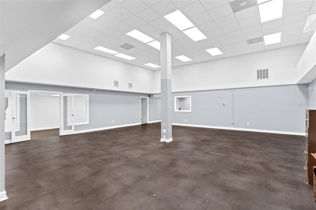 Empty room, Interior, Recessed Lighting