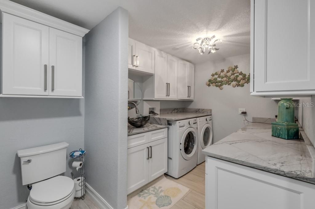 Interior, Washer, Wood Texture Flooring