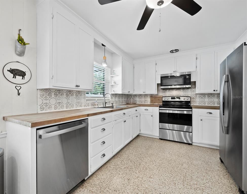 Interior, Kitchen, Pendant Lights, Stainless Steel Appliances