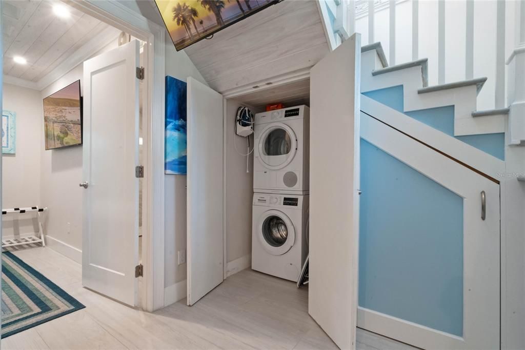 Interior, Recessed Lighting, Utility Closets, Washer, Wood Texture Flooring
