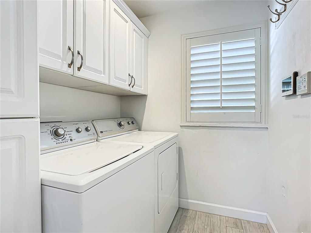 Interior, Utility Closets, Washer, Wood Texture Flooring