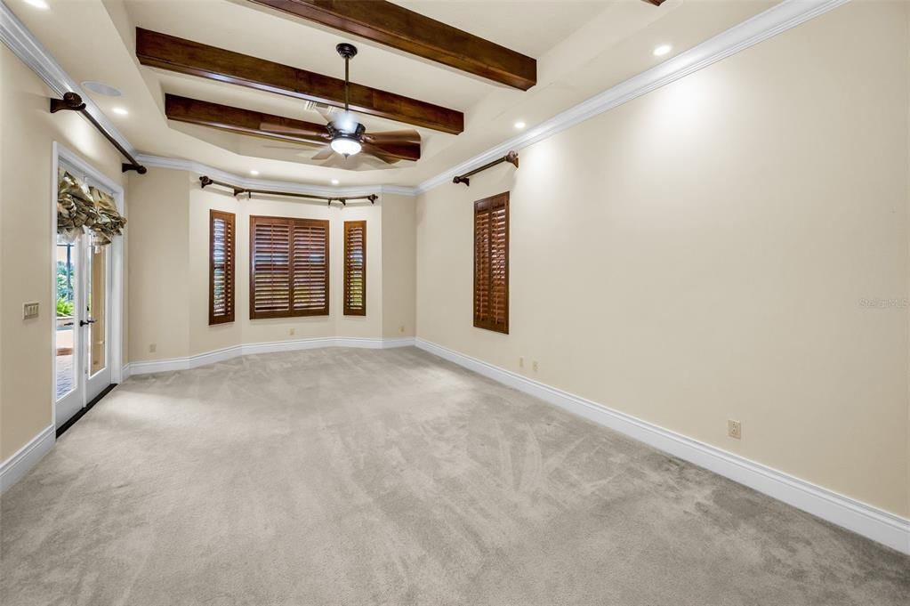 Empty room, Interior, Recessed Lighting, Wooden Beams