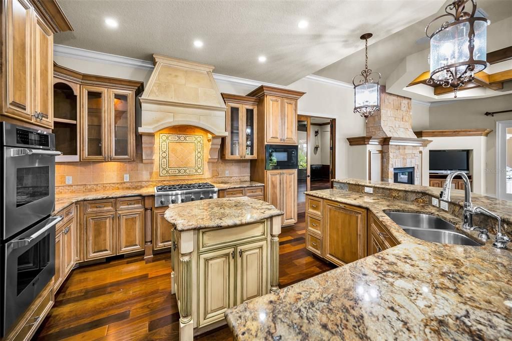 Fireplace, Interior, Kitchen, Pendant Lights, Recessed Lighting, Wood Texture Flooring