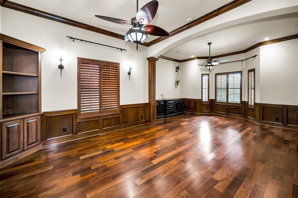 Empty room, Interior, Recessed Lighting, Wood Texture Flooring
