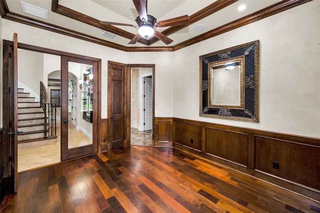 Interior, Recessed Lighting, Wood Texture Flooring
