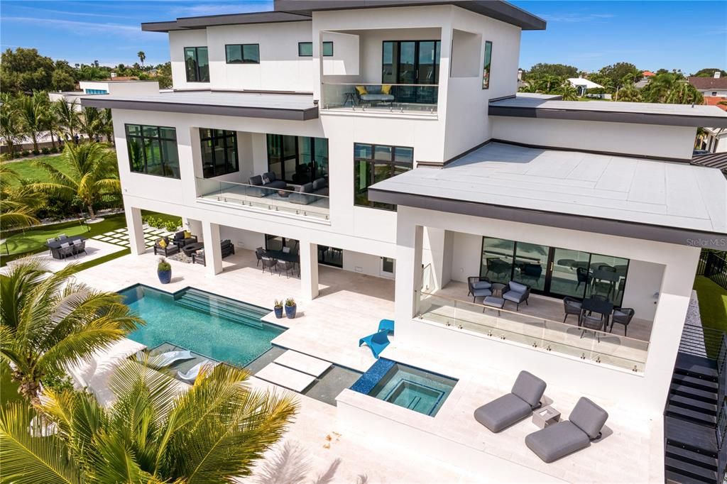 Exterior, Pool