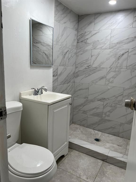 Bathroom, Interior, Marble Walls, Recessed Lighting