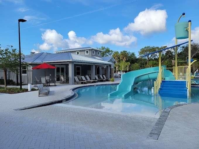 Exterior, Pool