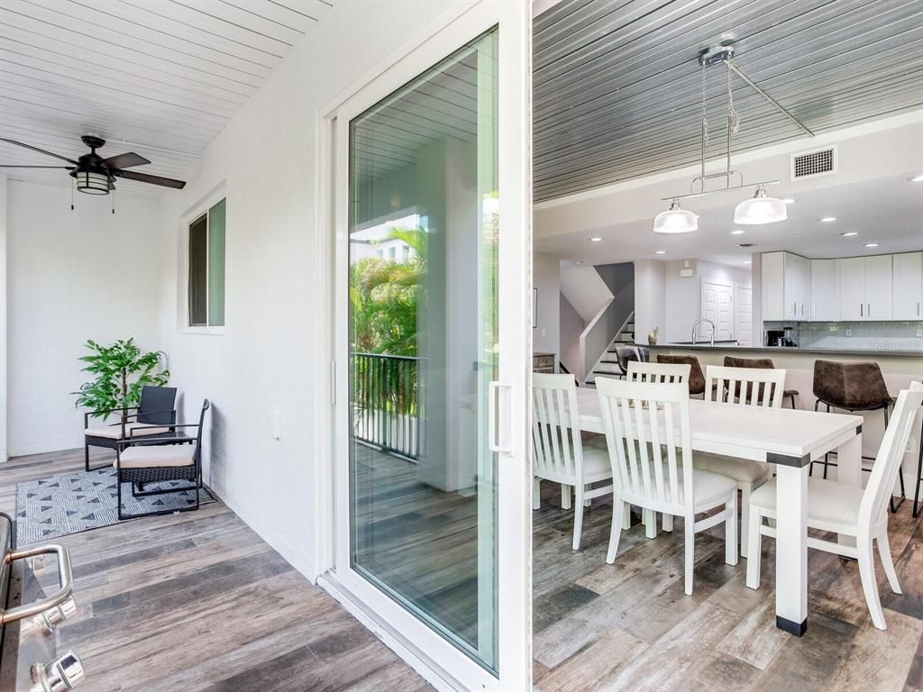 Dining room, Interior, Kitchen, Pendant Lights, Recessed Lighting, Wood Texture Flooring