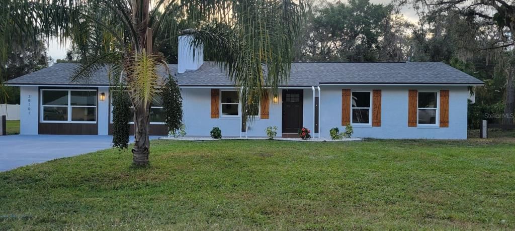 Backyard, Exterior, Facade, Ranch