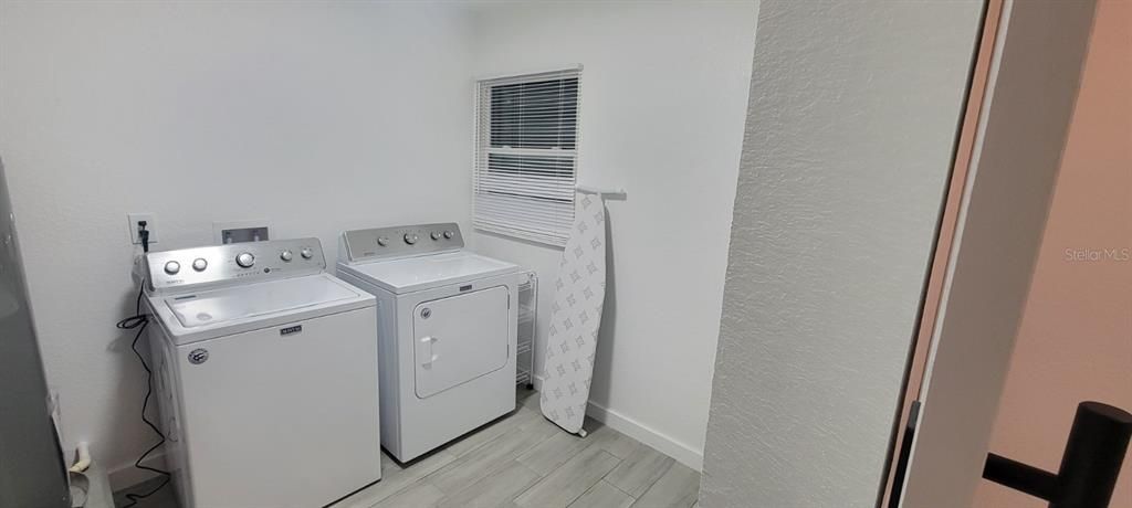 Interior, Washer, Wood Texture Flooring