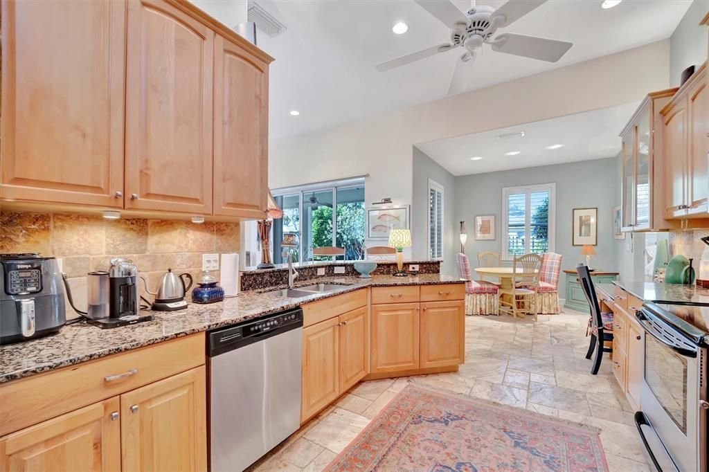 Dining room, Interior, Kitchen, Recessed Lighting
