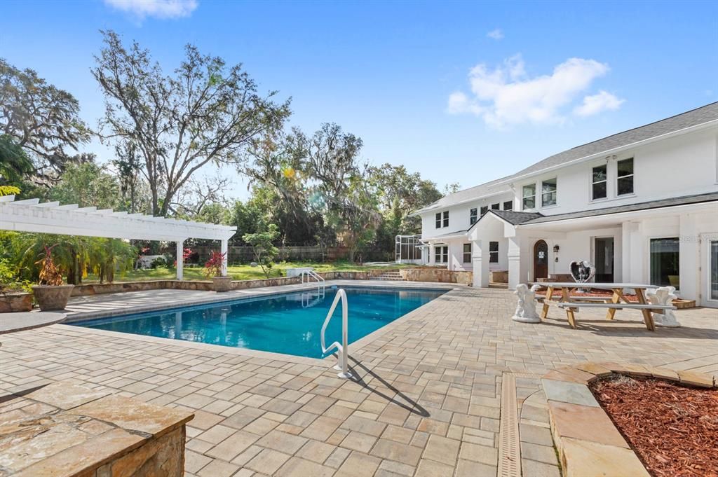 Exterior, Pool