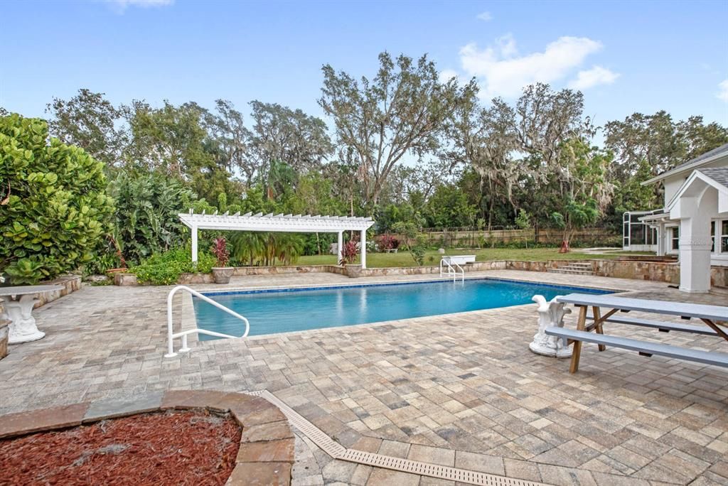 Exterior, Pool